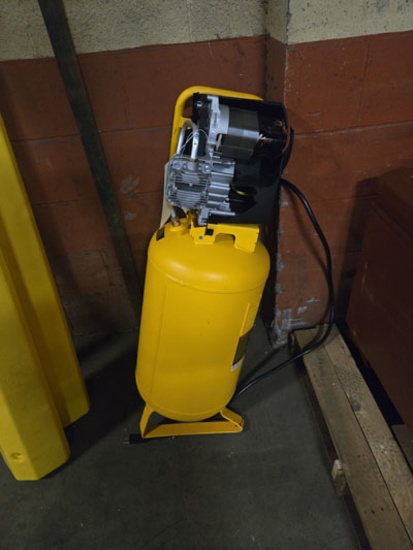 DEWALT 15-GM VERTICAL ELECTRIC COMPRESSOR MOD: HPK04C4DWU506