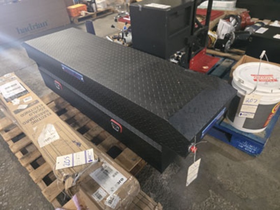 WEATHER GUARD ALUM. CROSSOVER SADDLE TRUCK TOOL BOX 62 X 20 X 18" AS-IS