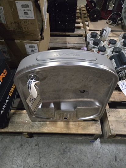ELKAY WALL MOUNT DRINKING FOUNTAIN - MODEL: EZS8WS IG