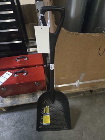 Midwest Rack Toolite 550 Mud & Muck Shovel