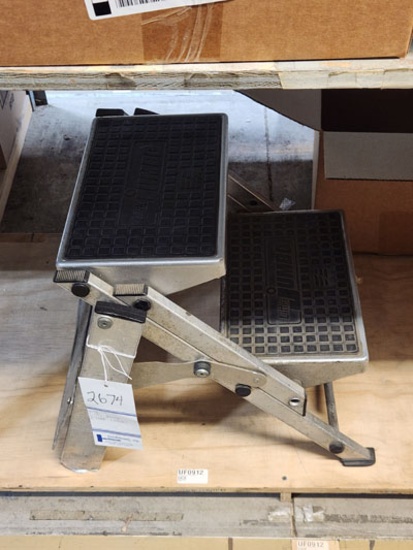 WING LITTLE JUMBO 2-STEP LADDER