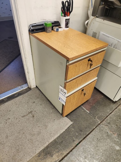 METAL WOOD CABINET W/ 3 DRAWERS W/ CONTENTS & KEYS. 20' X 15.5" X 25.5"