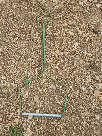 Barb wire puller