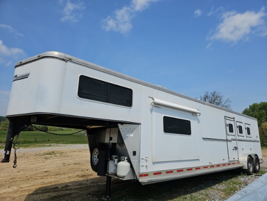 2008 Shadow Living Quarters 3 Horse Slant Trailer