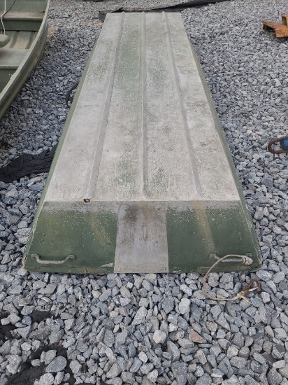 Flat bottom boat
