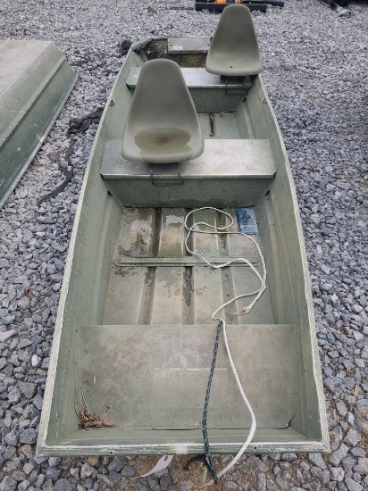 Flat bottom boat
