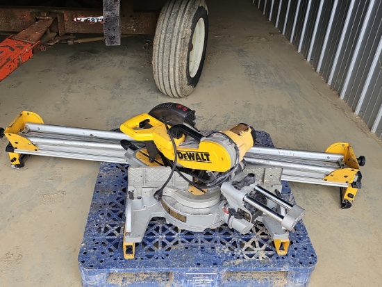 Dewalt Compound Miter Saw with Stand