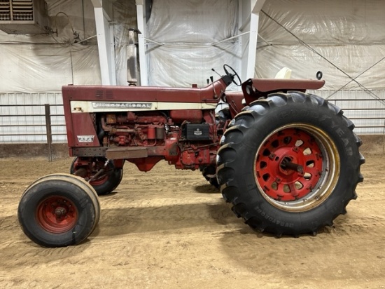 856 International Tractor