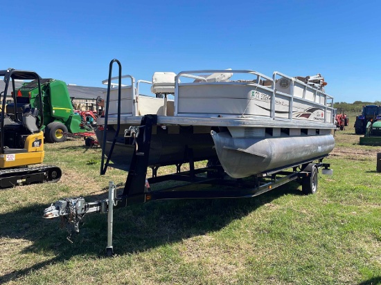 SUN TRACKER  PONTOON BOAT
