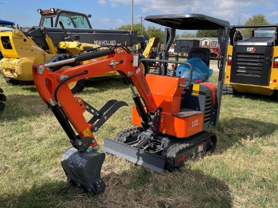 AGT INDUSTRIAL  L12 MINI EXCAVATOR