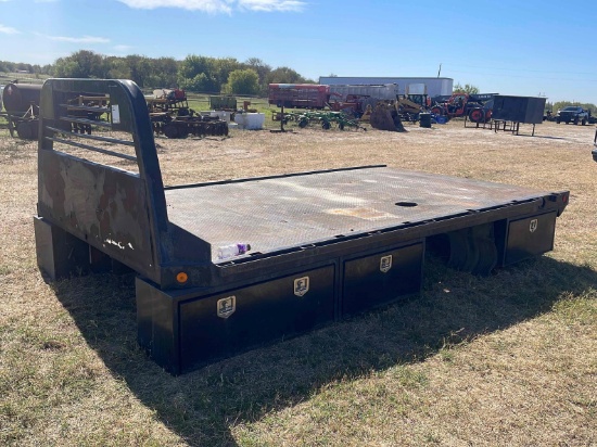 15â€™ FLATBED W/ TOOLBOXES