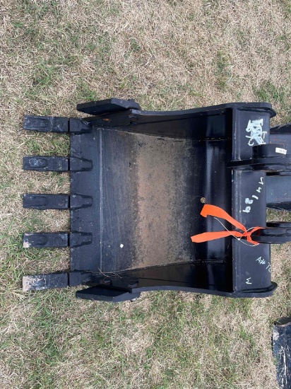 26â€ EXCAVATOR BUCKET