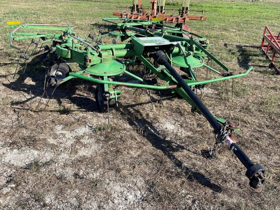 JOHN DEERE HAY TEDDER