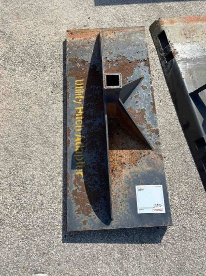 SKID STEER HITCH PLATE