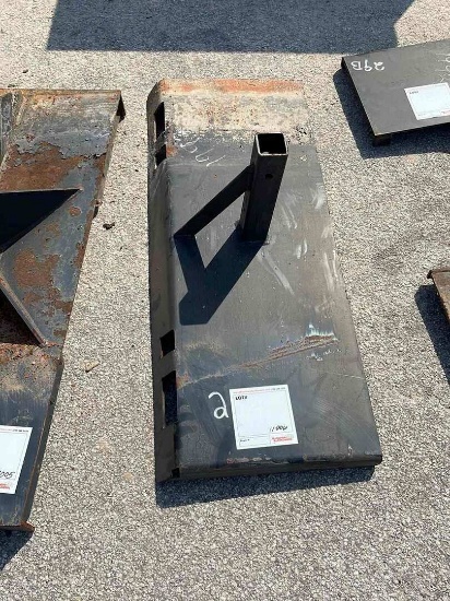 SKID STEER HITCH PLATE