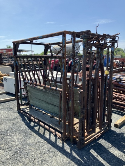 CATTLE SQUEEZE CHUTE