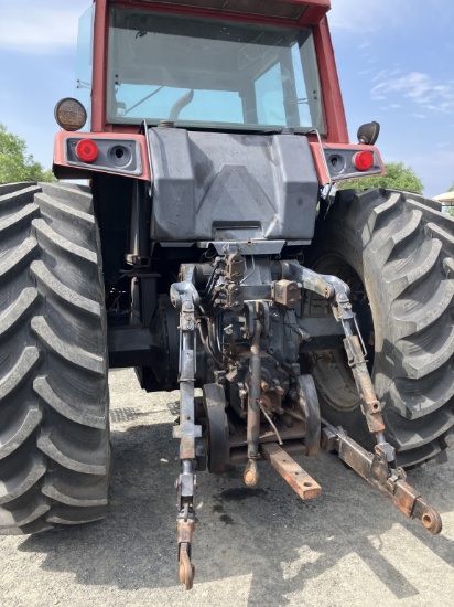 INTERNATIONAL 5088 TRACTOR DROVE IN 30 MILES9860HRS