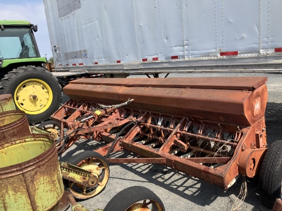 IH GRAIN DRILL