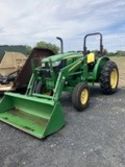 JD 5045 E TRACTOR / W/512 LOADER 1957 HRS NICE CLEAN TRACTOR