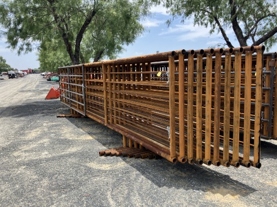 24FT FREE STANDING PANELS W 1-8FT GATE