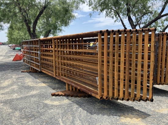 24FT FREE STANDING PANELS W 1-8FT GATE