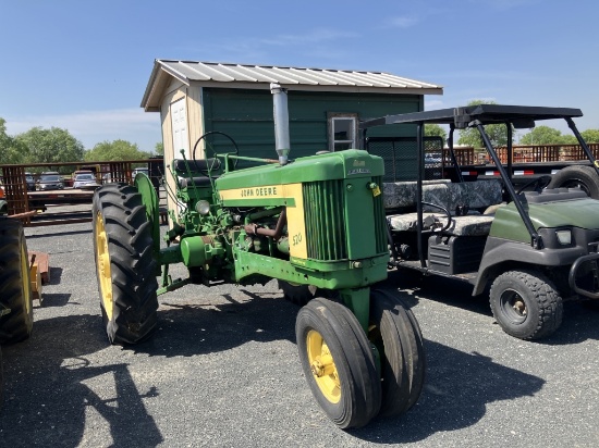 JD 520 TRACTOR RUNS NICE OLD TRACTOR