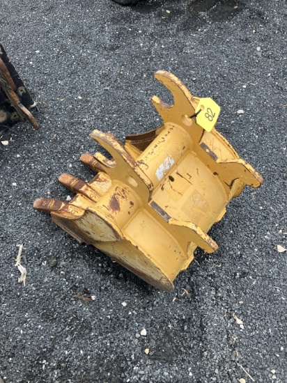 JD MINI EXCAVATOR 18'' BUCKET