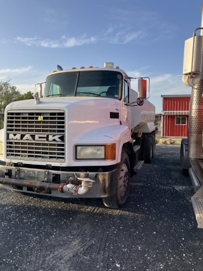 2000 MACK WATER TRUCK W/TITLE VIN#1M1AA08X8YWO21206