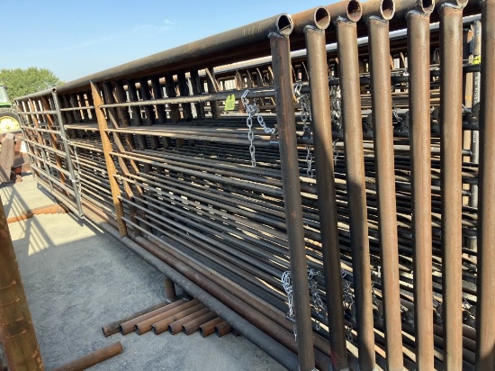 24ft Free Standing Panels W/1-12ft Gate Sell X Money