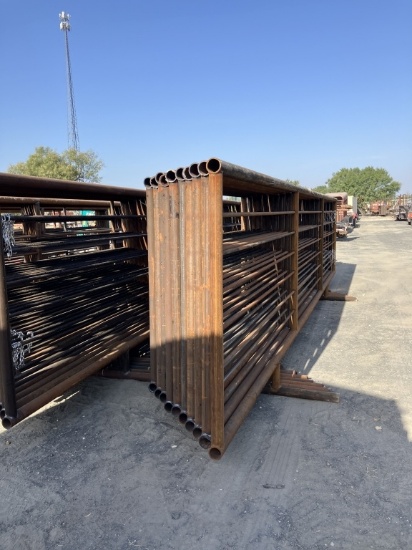24ft Free Standing Panels W/1-8ft Gate Sell X Money