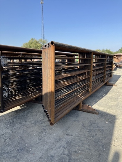 24FT FREE STANDING PANELS W/18FT GATE SELL X MONEY