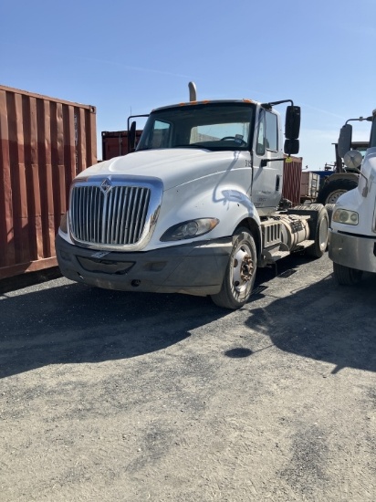 2013 IH SEMI TRUCK DROVE IN W/TITLE