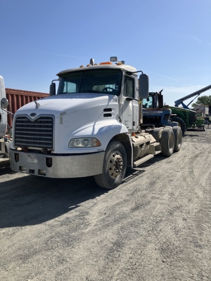 2000 MACK SEMI TRUCK DRIVE IN W/TITLE