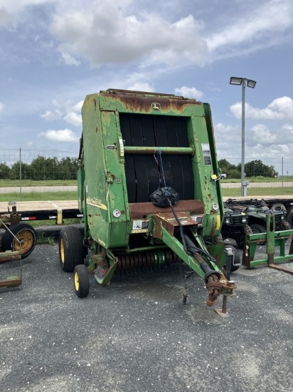 JD 467 ROUND BALER W/MONITOR