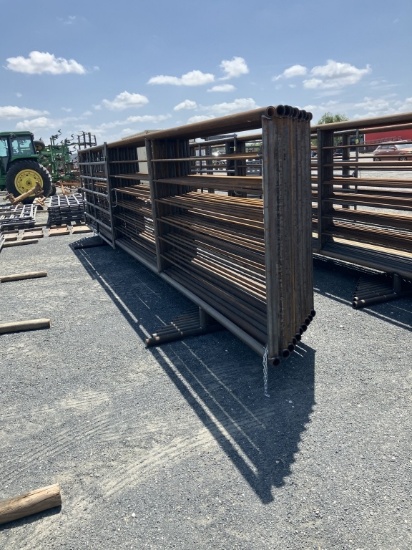 "24ft Free Standing Panels W/Ten Foot Gate