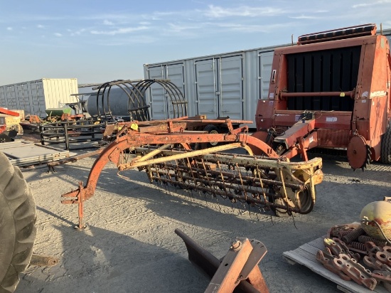 NEW HOLLAND HAY RAKE