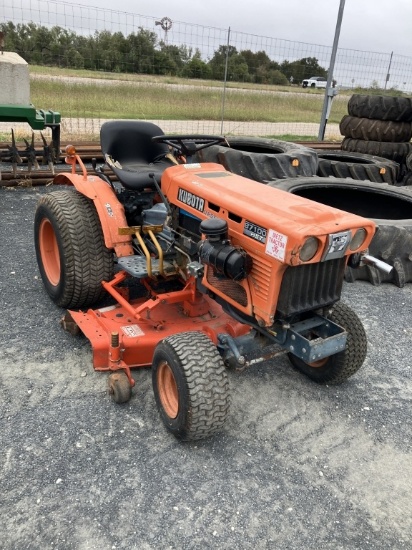 KUBOTA B7100 TRACTOR W/BELLY MOWER RUNS/GOES