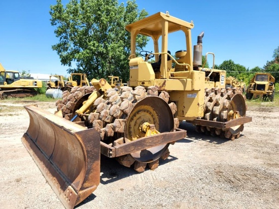 1971 Caterpillar 825B Compactor