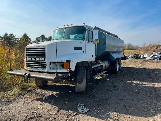 2000 Mack CH613 Water Truck