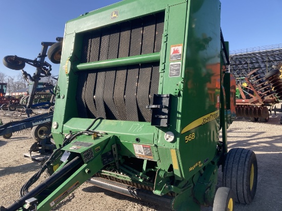 John Deere 568 Round Baler