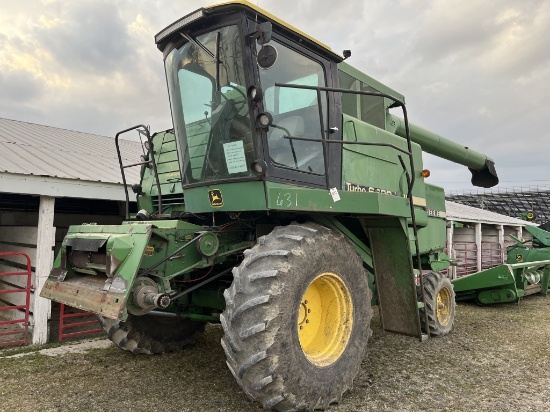 John Deere 6620 Combine