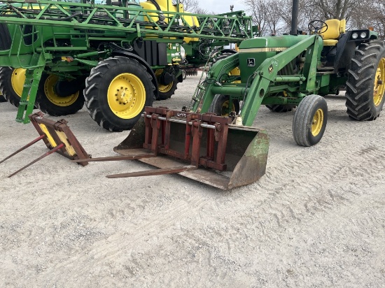 John Deere 4040 Tractor Loader