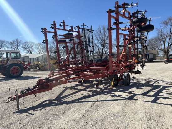 Case IH 4300 Field Cultivator
