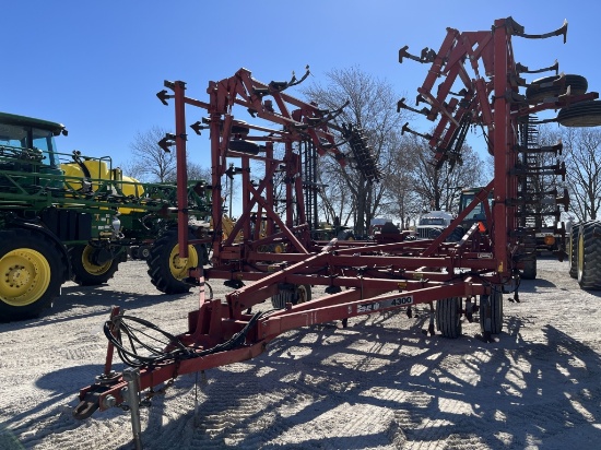 Case IH 4300 Field Cultivator