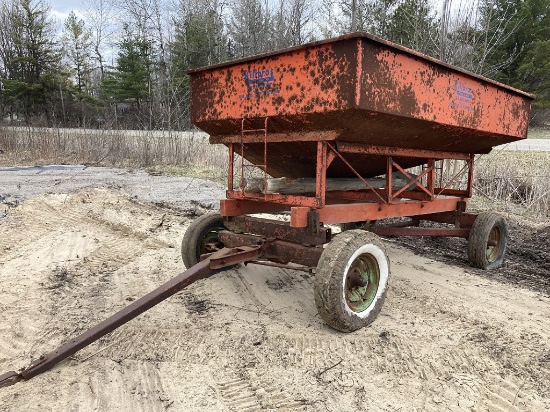 150 Bushel Gravity Wagon  on David Bradley Running Gear