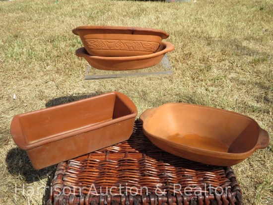 Set up for terra-cotta bakeware