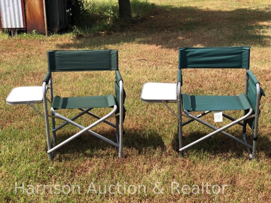 Set of two foldable green chairs with table and pockets