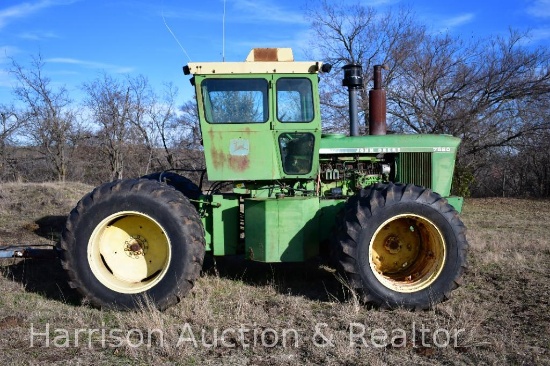 John Deere 7520 tractor