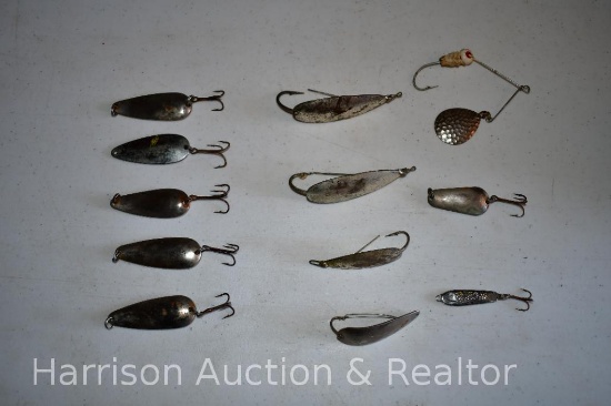 12 Fishing lures, spoons/spinners