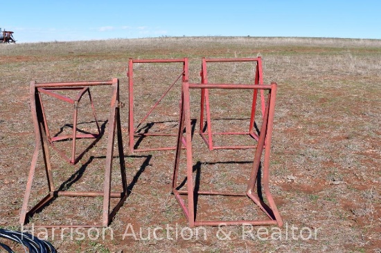 Metal triangular stands